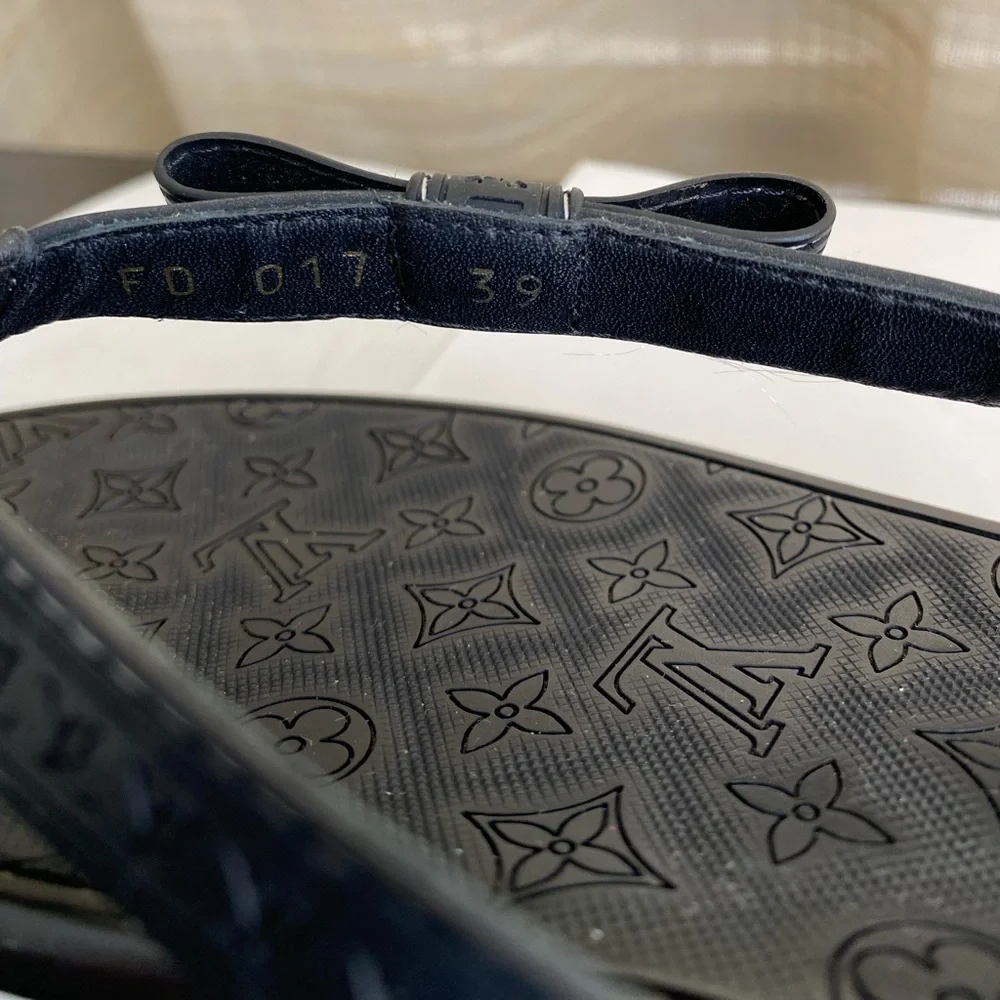 Louis Vuitton Black Monogram thong Flip Flops sandals slip ons rubber flats 39 - Picture 7 of 8